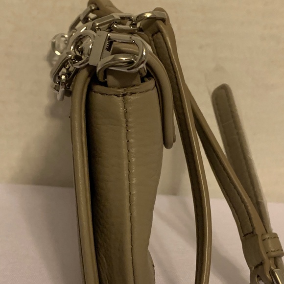 Tory Burch - Picture 4 of 5